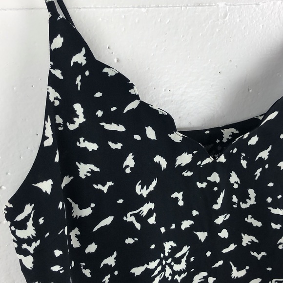 Scallop Neck Cropped Camisole - Picture 2 of 8